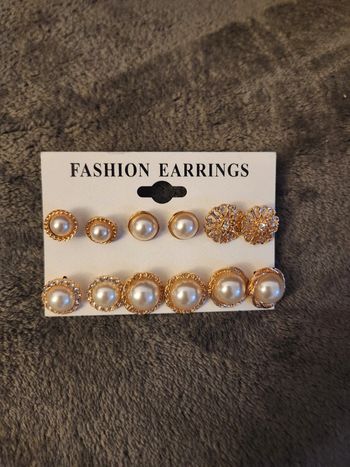 Plaquette de 6 paires de boucles d'oreilles