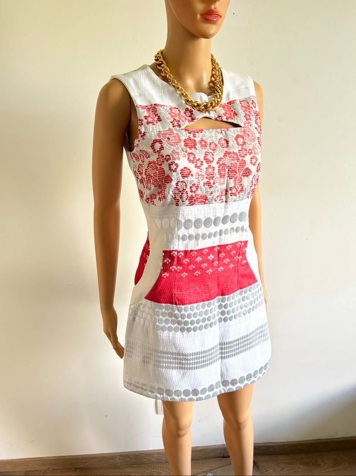 Robe blanche rouge et argentée sans manches Rinascimento taille S TBE - photo numéro 2