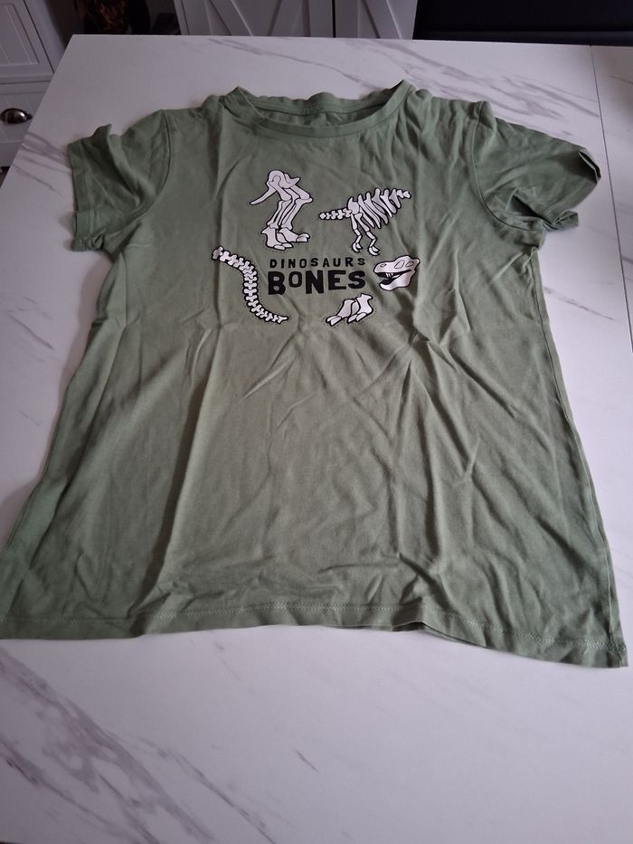 T-shirt dinosaure kaki et blanc " t- 11- 12 ans"tex
