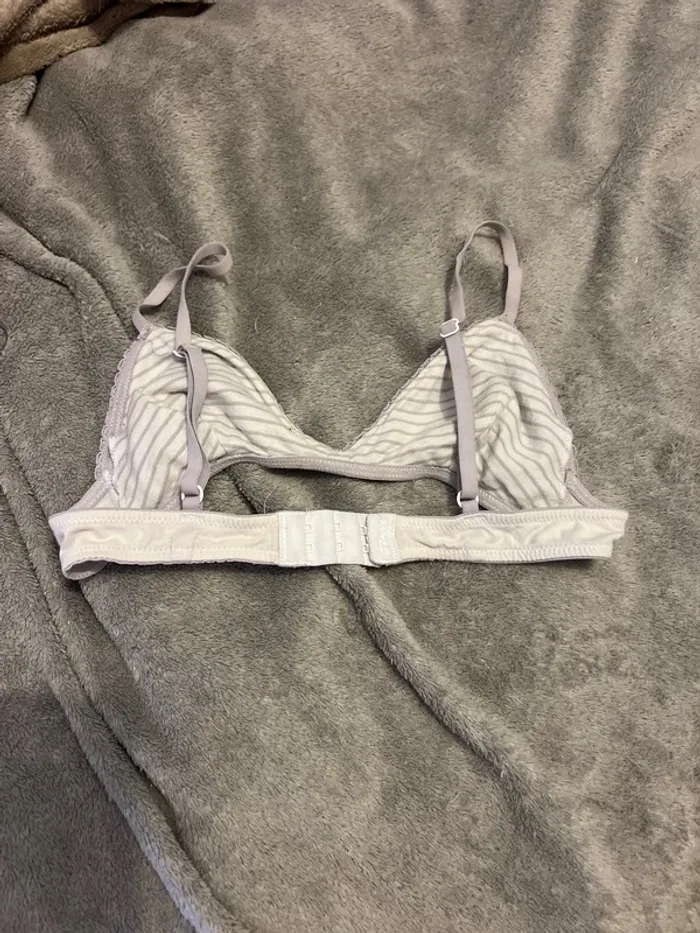 Brassière blanche mignonne avec petit noeud - photo numéro 3