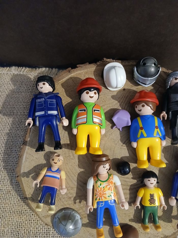 Lot de 15 playmobil et accessoires - photo numéro 2