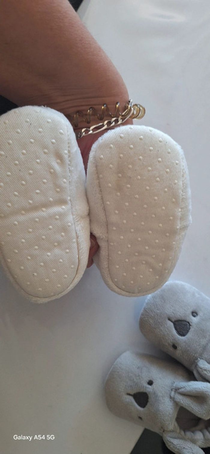 Lot de petit chaussons et chaussettes - photo numéro 8