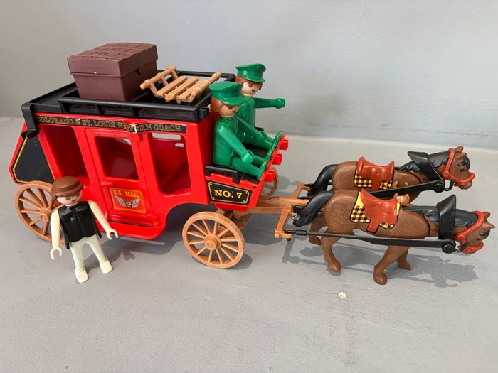 Playmobil Western attaque de la diligence Cowboy Indien vintage 1 Diligence 2 Tipis 6 Chevaux 8 Personnages 31 Accessoires - photo numéro 5