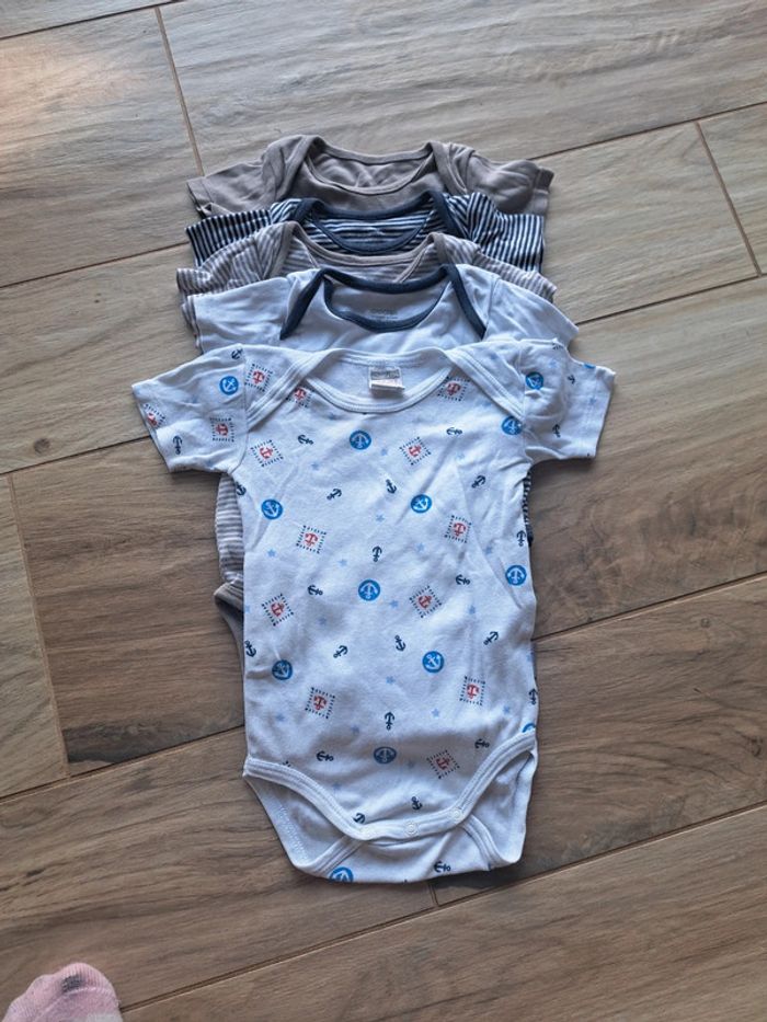Lot 6 bodies 12 mois Petit Bateau