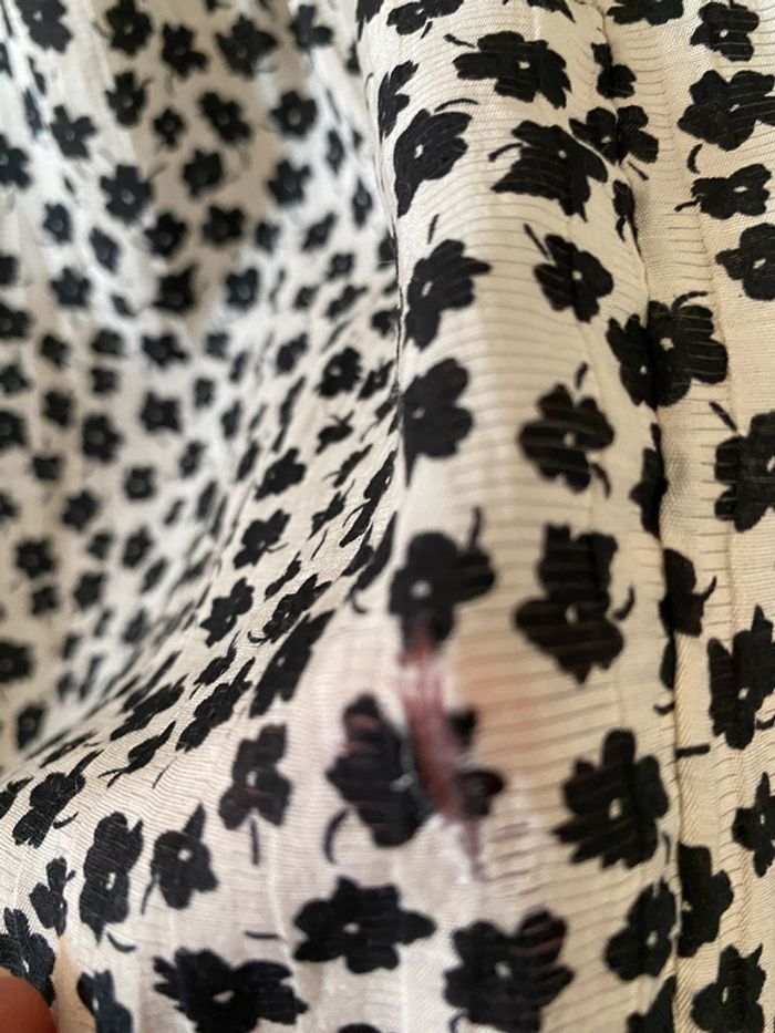 Robe longue liberty blanche avec motifs fleurs noires taille S / M - photo numéro 16