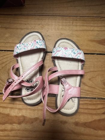 Chaussure ouverte fille 25
