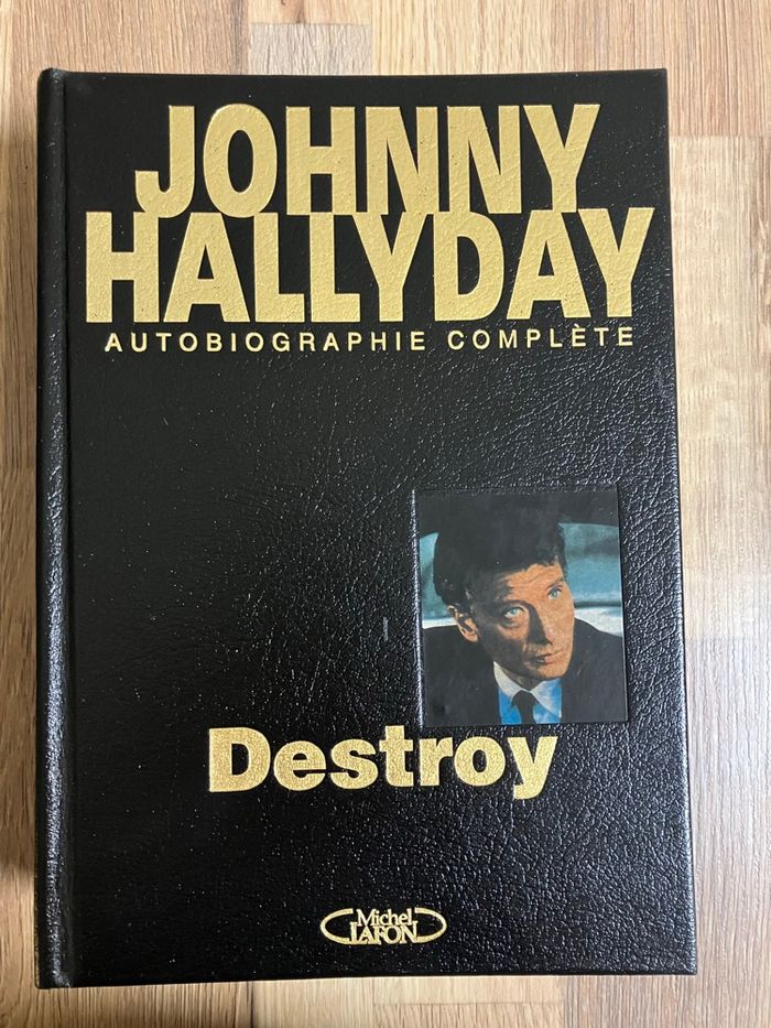 Beau livre relié-Johnny Hallyday-Autobiographie complète-Destroy