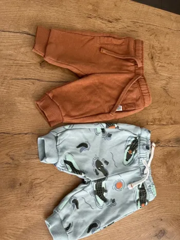 Pantalon jogging 1 mois garçon kiabi marron et crocodiles