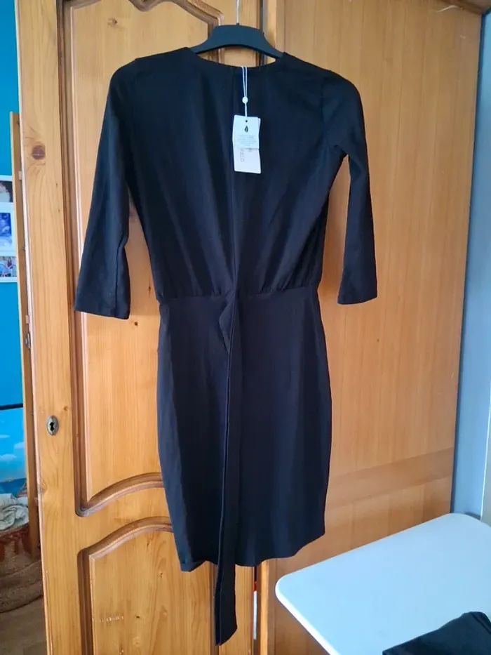 Robe noir - photo numéro 2