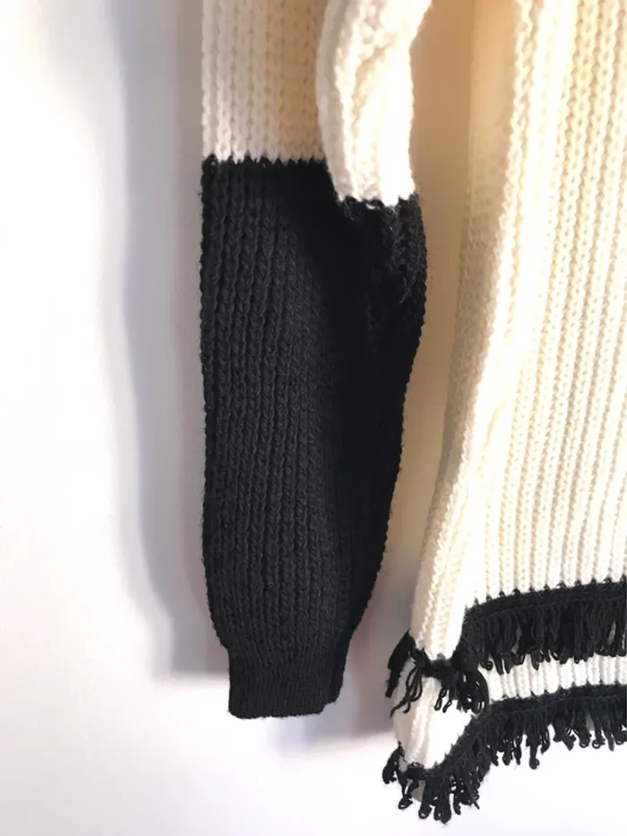 Pull blanc à franges noires taille S - photo numéro 9