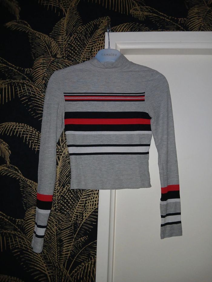 🩶 Pull rayé gris tendance coupe courte col montant H&M taille Xs. - photo numéro 2