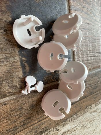 Protection prise /protection coin table