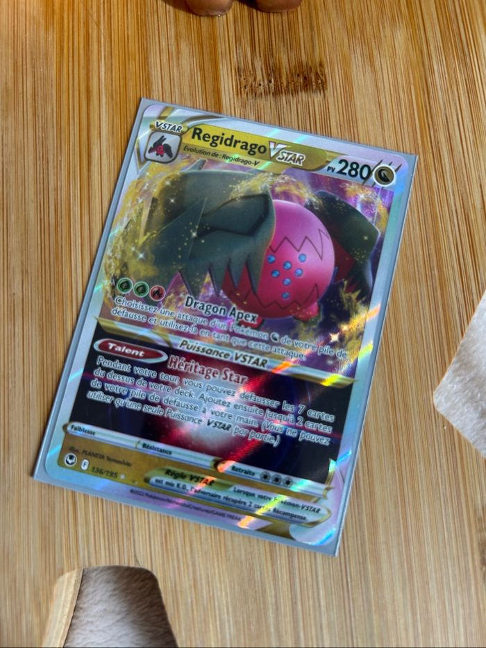 Carte Pokémon Regidrago VStar Rare - 136/195 de 2022 - photo numéro 4