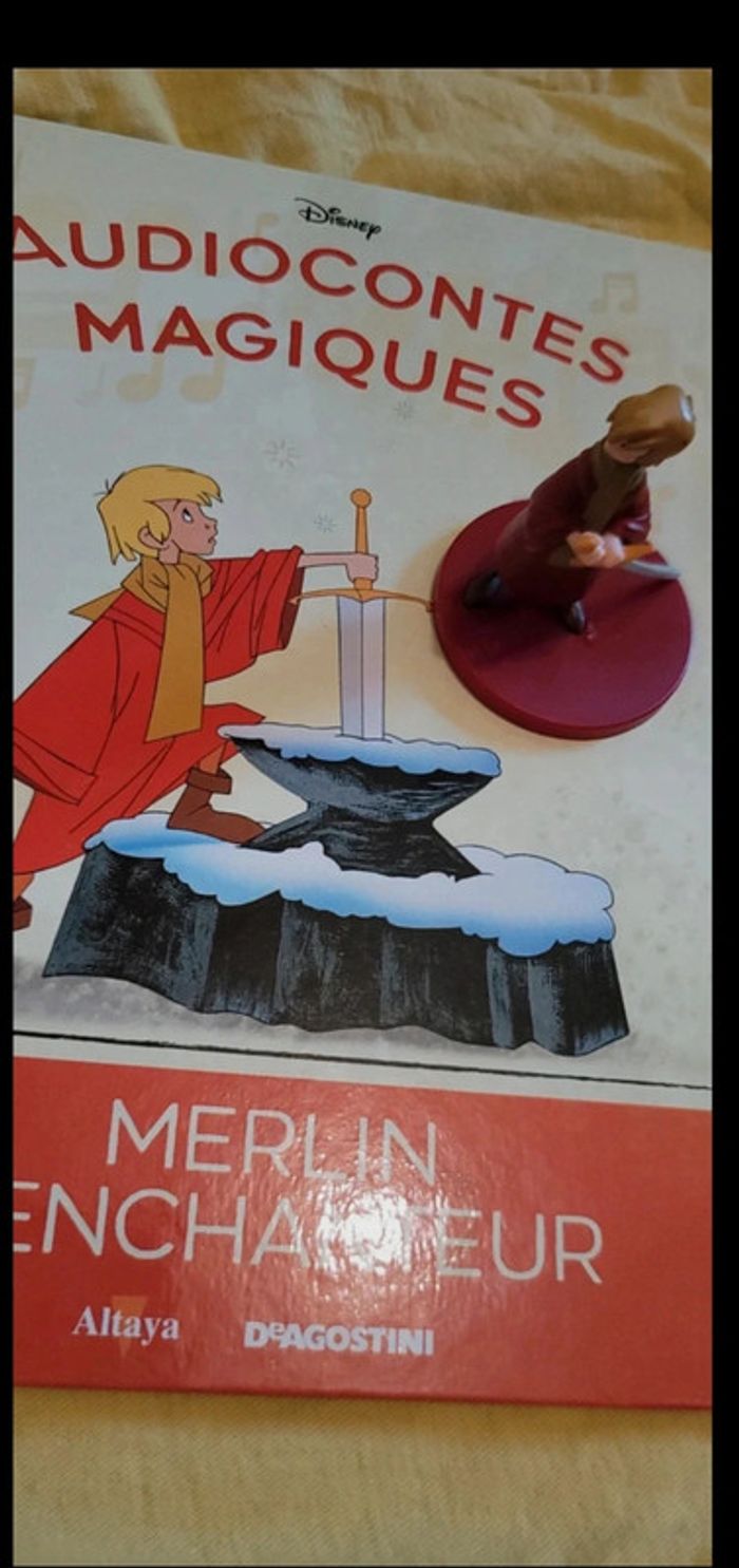 Merlin 28 collection audiocontes Magiques Disney Altaya audio conte magic livre & figurine