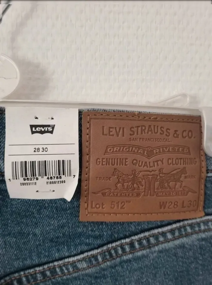 Jean levis Neuf 512 taille 38 - photo numéro 4