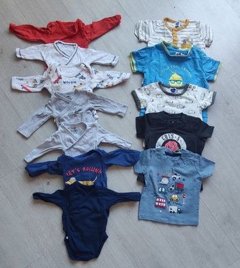 Lot Body + t-shirt 0-3 mois