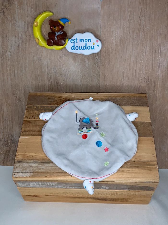 UTP06 doudou éléphant 🐘 magasin U