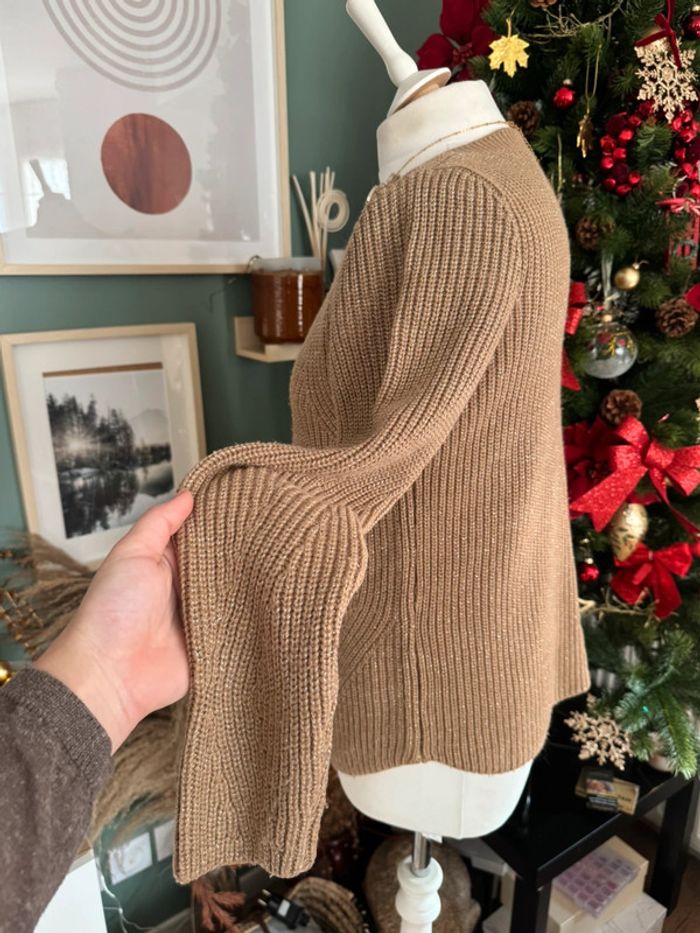 Pull en maille beige doré taille S/M boutons dorés sur l’épaule - photo numéro 3