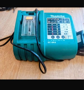 Chargeur makita