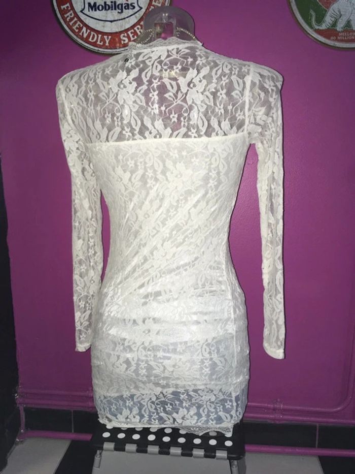 Robe courte moulante dentelle et satin T34 - photo numéro 2
