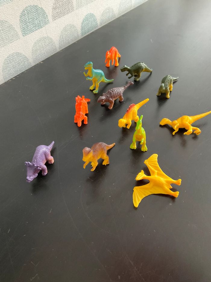 12 figurines dinosaures pour enfant en plastique - photo numéro 6