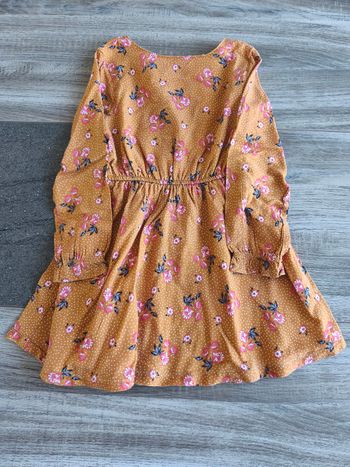 Robe manches longues et doublée boutonnière arrière