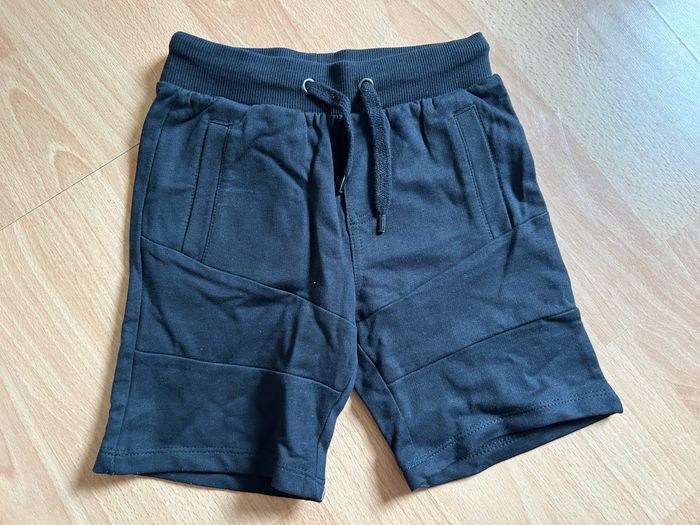 Beau short noir Orchestra T. 5 ans/110 cm garçon neuf