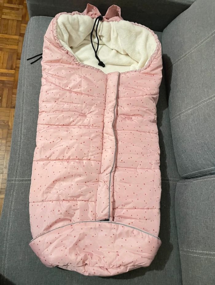 Chancelière rose neuve 0-3 ans