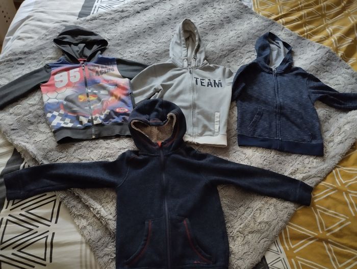 Lot de 4 vestes zippées taille 6ans - photo numéro 3