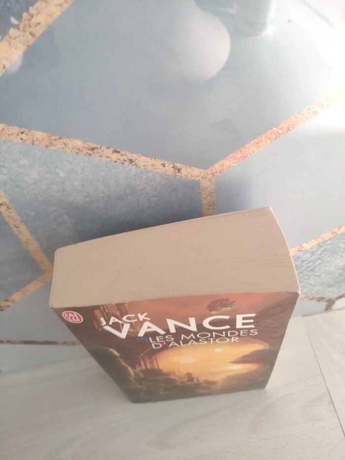Livre poche science fiction les mondes d'Alastor Jack Vance - photo numéro 2