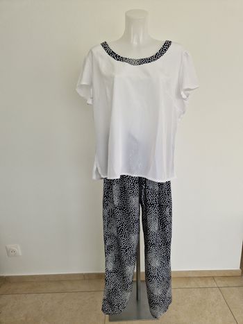 Ensemble blanc et bleu marine à pois blanc