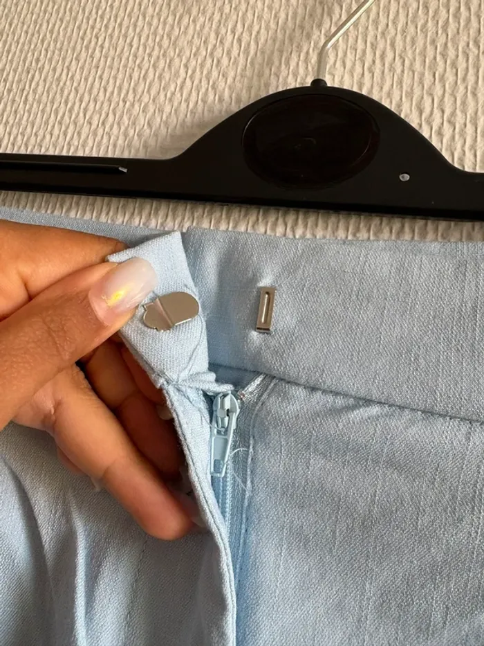 Short bleu ciel - taille 44 - photo numéro 3