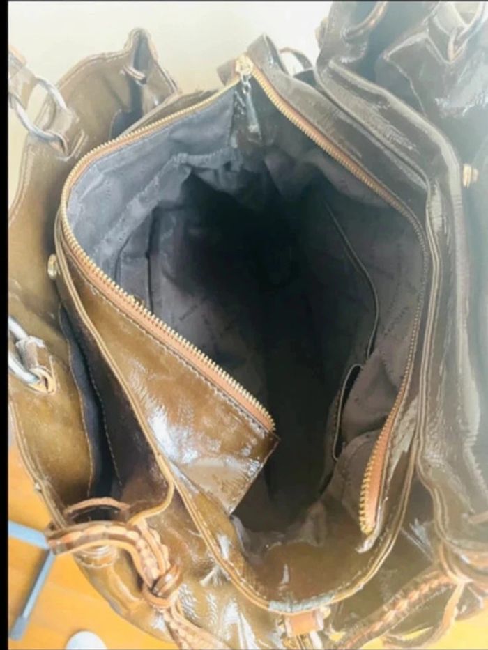 Sublime sac en cuir vernis plinio visona - photo numéro 11