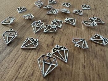 Charms fantaisie forme diamant pour bracelet