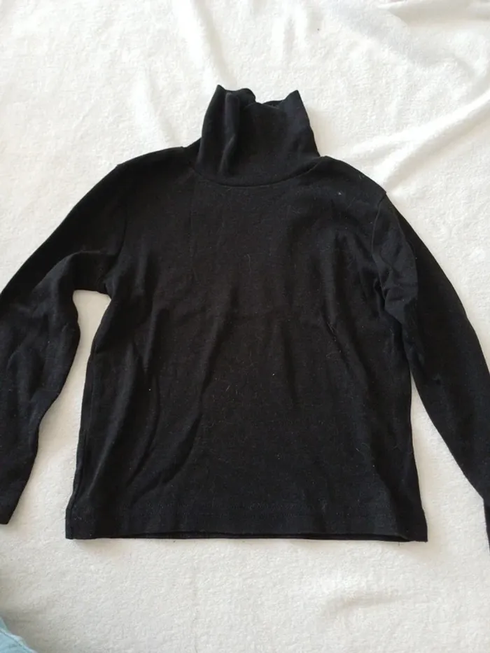 Sous-pull noir 4 ans