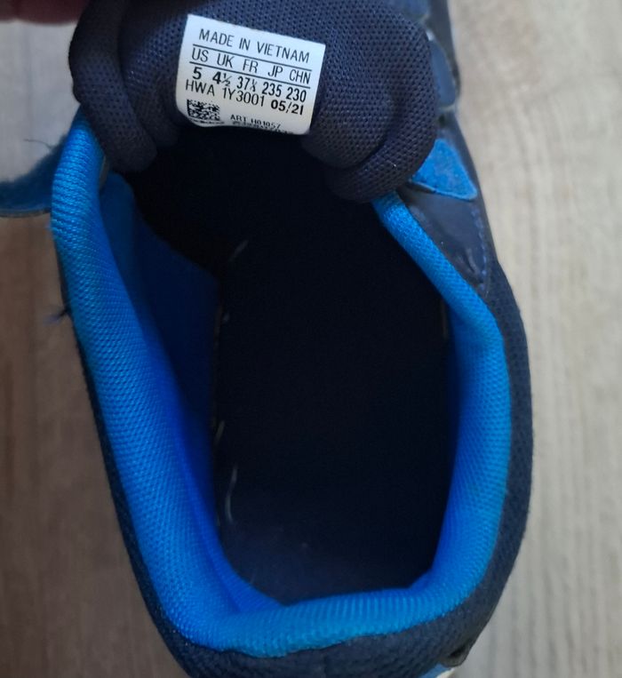 Basket Adidas T37,5 comme neuves - photo numéro 10