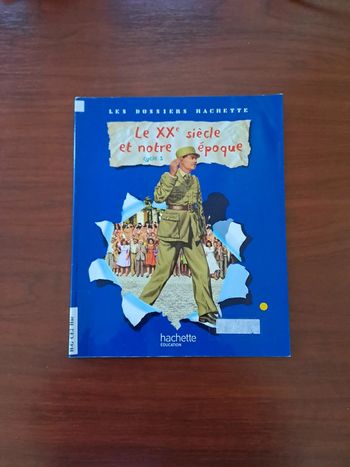 Livre Les dossiers Hachette Le 20eme siècle