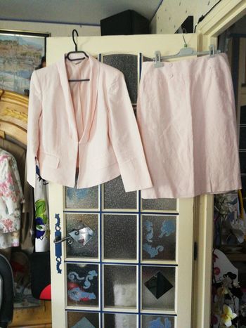 Magnifique tailleur un jour ailleurs