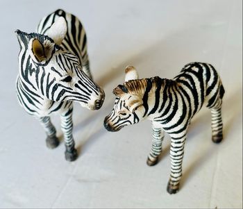 Schleich - maman zèbre et zèbre au