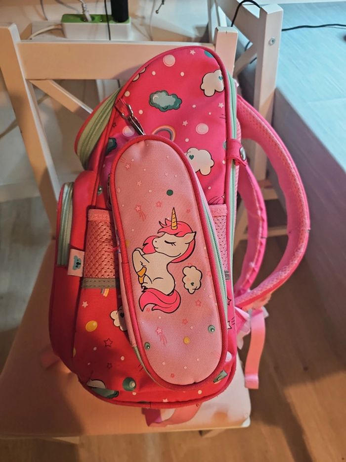 Cartable licorne avec sa trousse - photo numéro 4