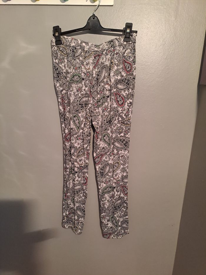 Pantalon femme décoré fleurs - Marque Etam - Taille 36 - État neuf. - photo numéro 3