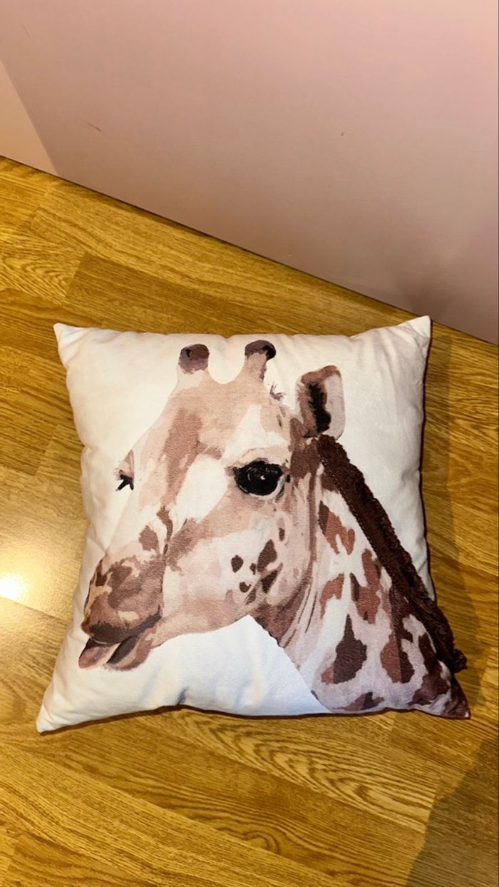 Coussin / oreiller girafe Atmosphera neuf - photo numéro 2