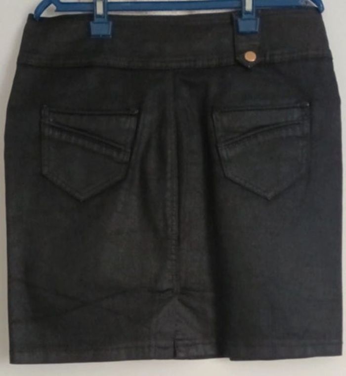 Jupe courte droite noire satine