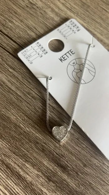 Collier neuf