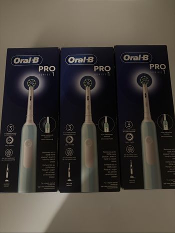 3 brosse à dent électrique oral b neuf