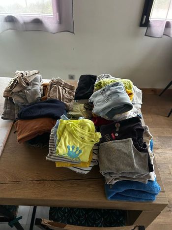 Lot vêtement 9 mois garçon. 