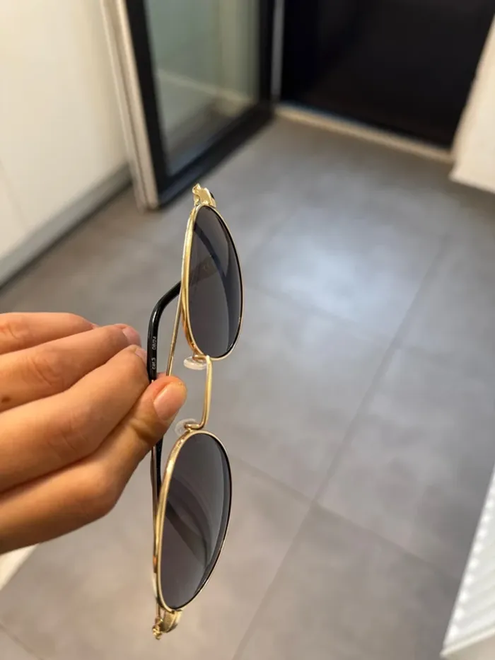 Lunette de soleil - photo numéro 4