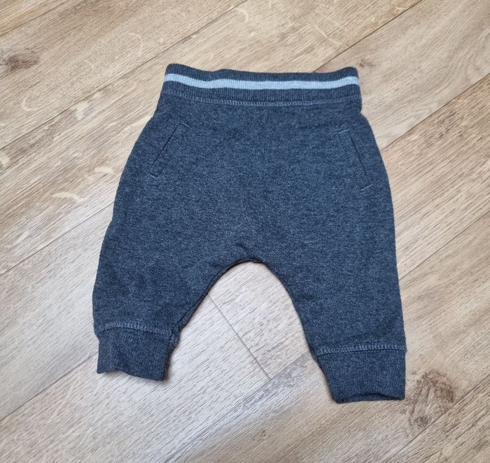 pantalon de jogging gris foncé kiabi taille 3 mois