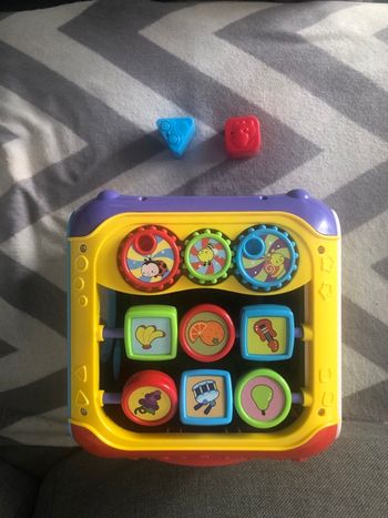 Jeux d’éveil en cube musicale