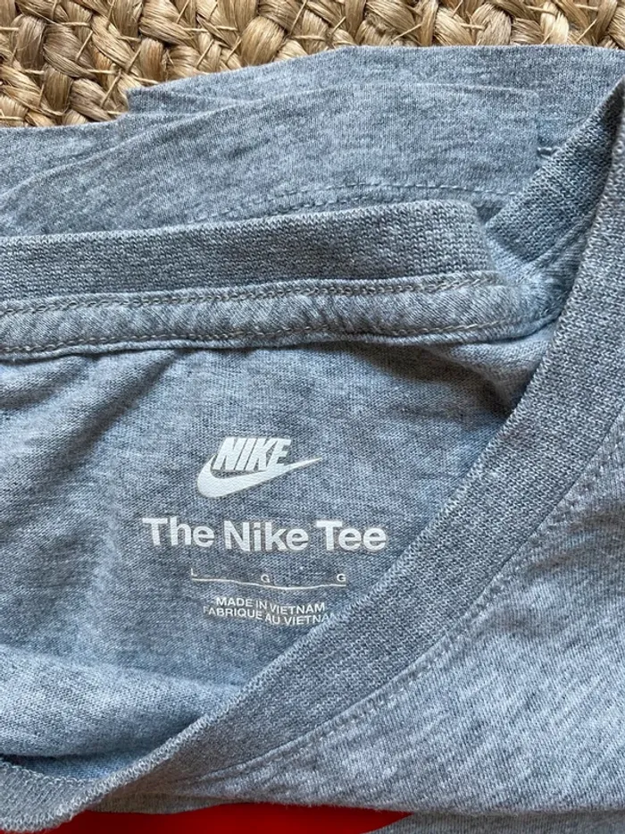 T-shirt Nike Gris Logos Swoosh Rouges Taille L Streetwear - photo numéro 5